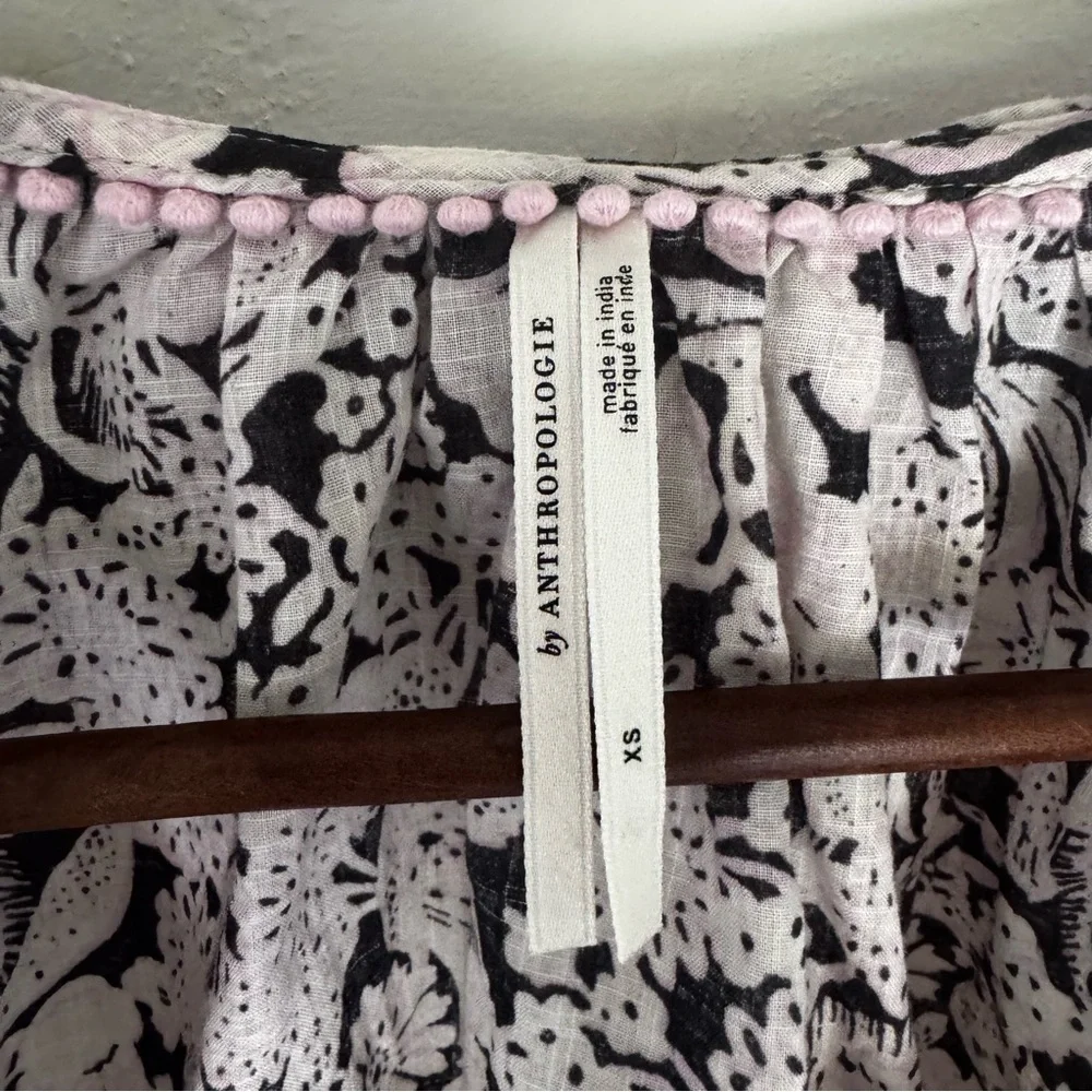 By Anthropologie cotton button-front peasant blouse in muted floral. Size: XS - Picture 8 of 14